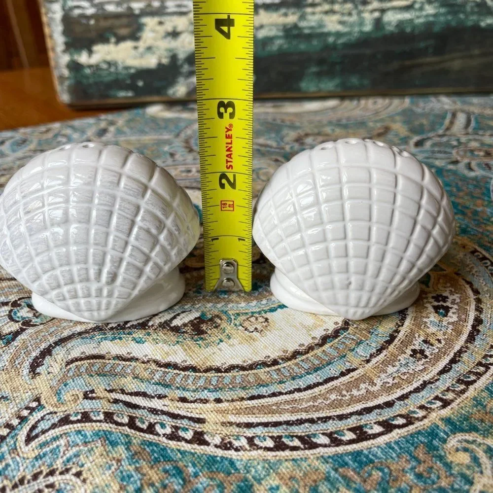 Durastone Cream Scallop Shell Salt Pepper Shakers Coastal Decor New in Box